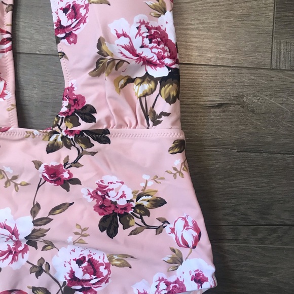 Cupshe NWT size M One Piece Swimsuit - Picture 2 of 8